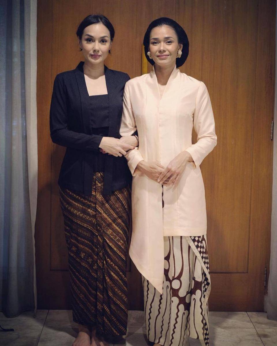 Busana dan makeup midodareni Adinia Wirasti (instagram.com/adiniawrst)