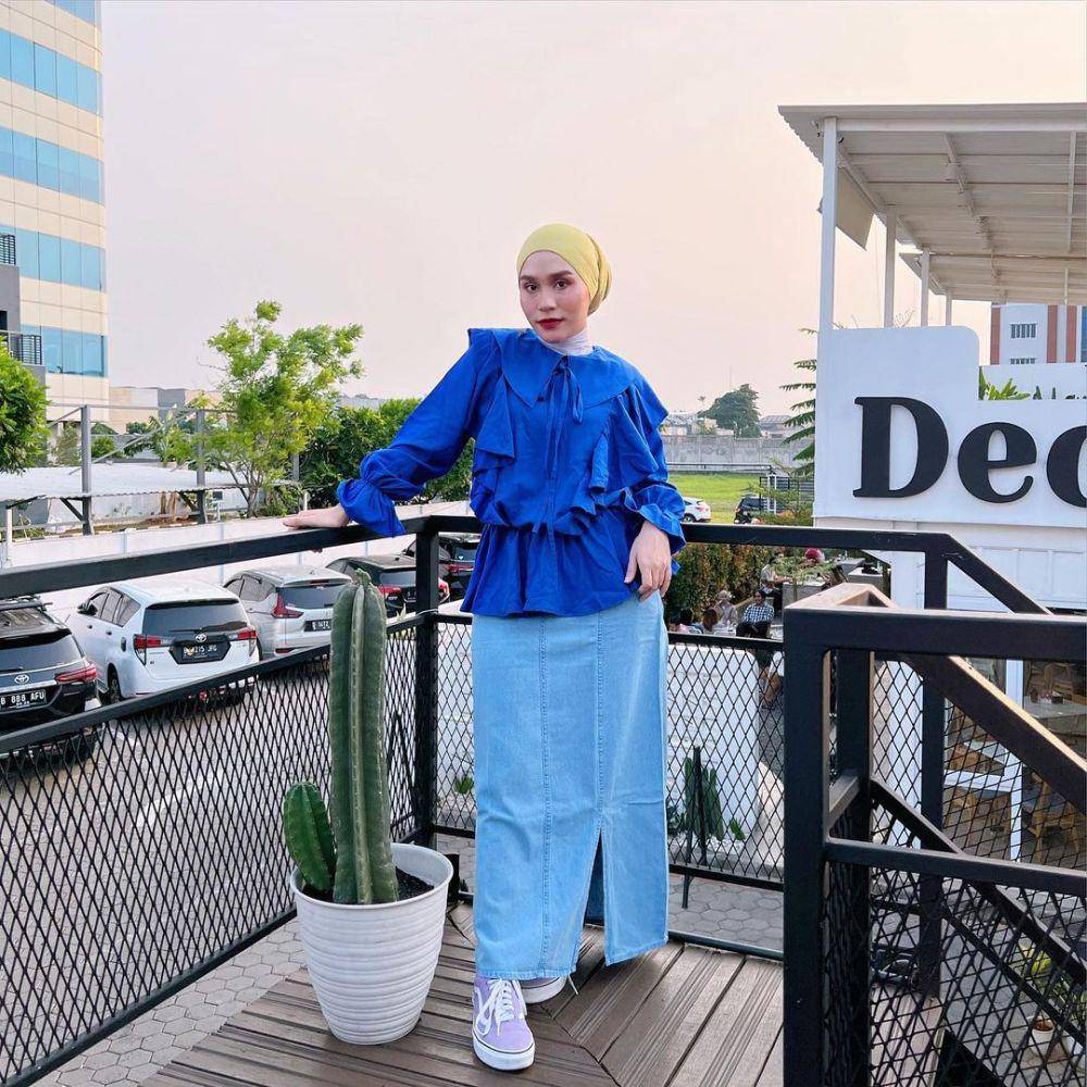 OOTD nyentrik ala Ashilla Sikado (instagram.com/ashillasikado)