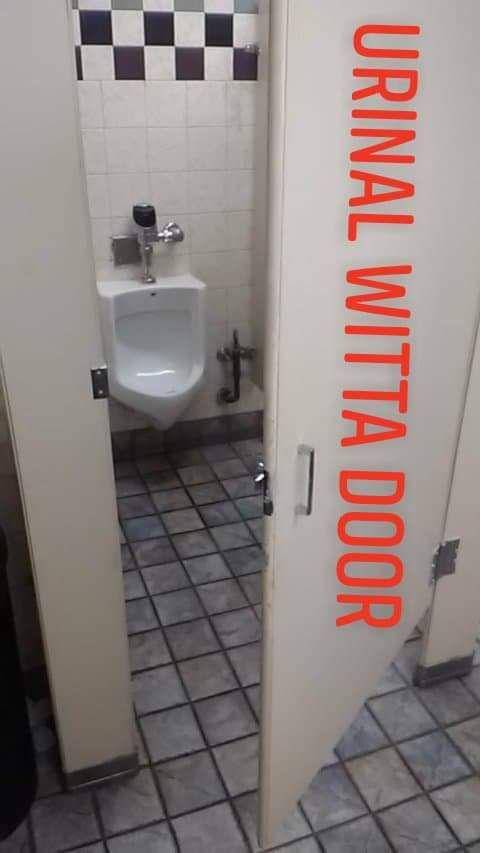 potret hal unik dan aneh di dalam toilet cowok (reddit.com/user/no_downside)
