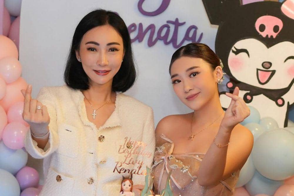 7 Ibu Artis yang Punya Saluran YouTube Pribadi, Gak Kalah Eksis!