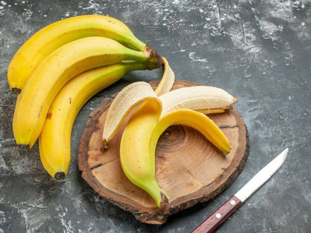ilustrasi buah pisang (freepik.com/KamranAydinov)