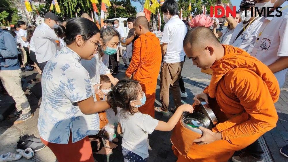 53 Biksu dan Biksuni Pindapata di Solo, Pertama dalam Sejarah