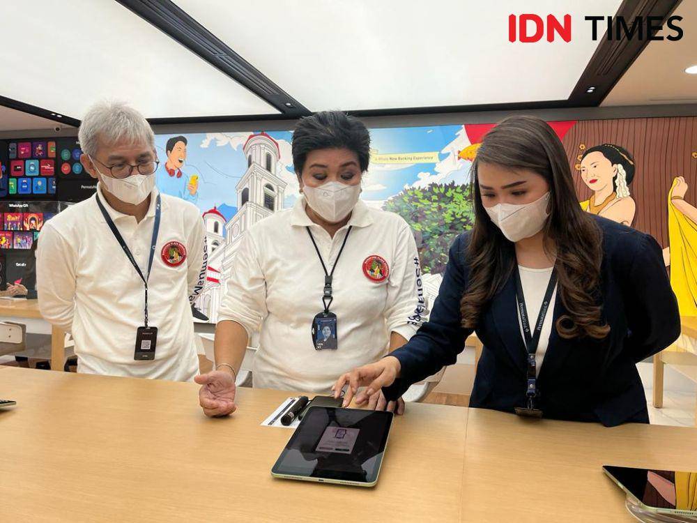 Ilustrasi layanan digital perbankan PermataBank. (IDN Times/Anggun Puspitoningrum)