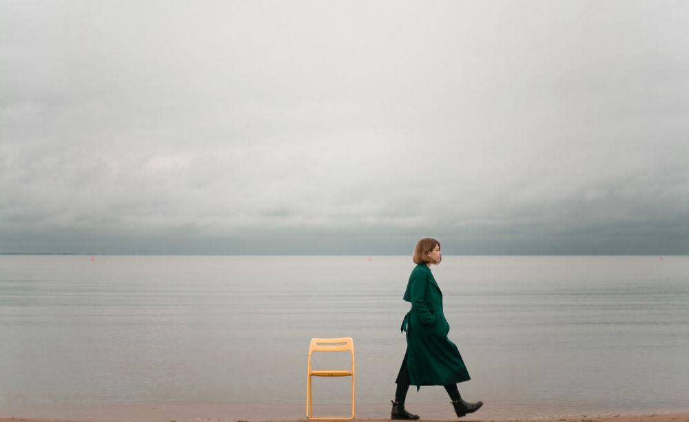 ilustrasi berjalan sendirian (pexels.com/Polina Sirotina)