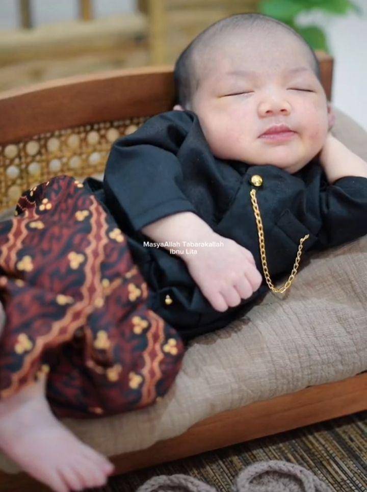 Newborn Photoshoot Alva (Instagram.com/litahutami)
