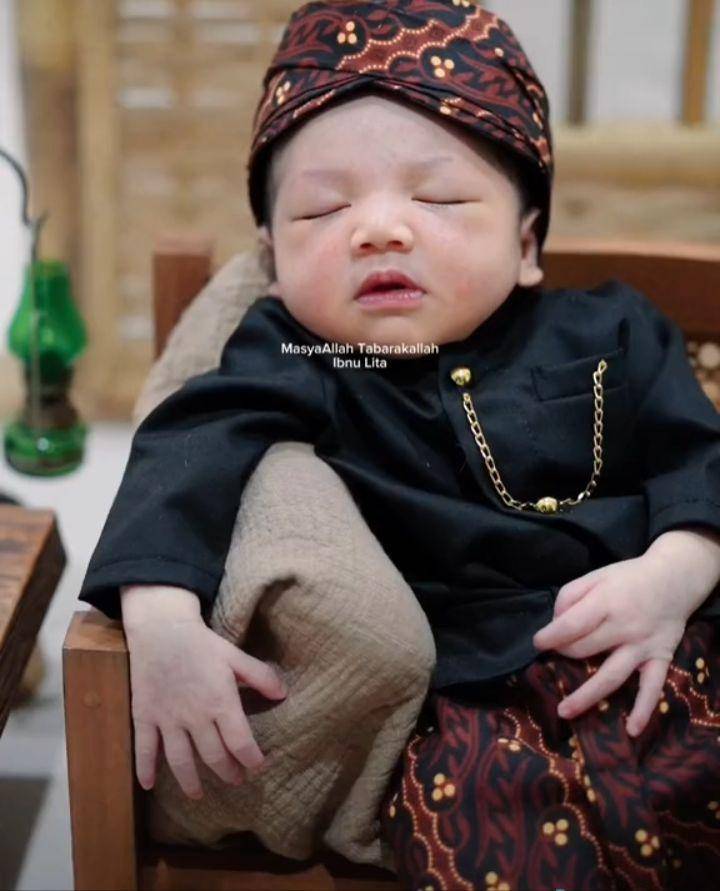 Newborn Photoshoot Alva (Instagram.com/litahutami)