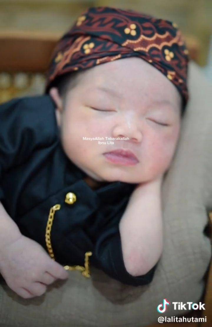 Newborn Photoshoot Alva (Instagram.com/litahutami)