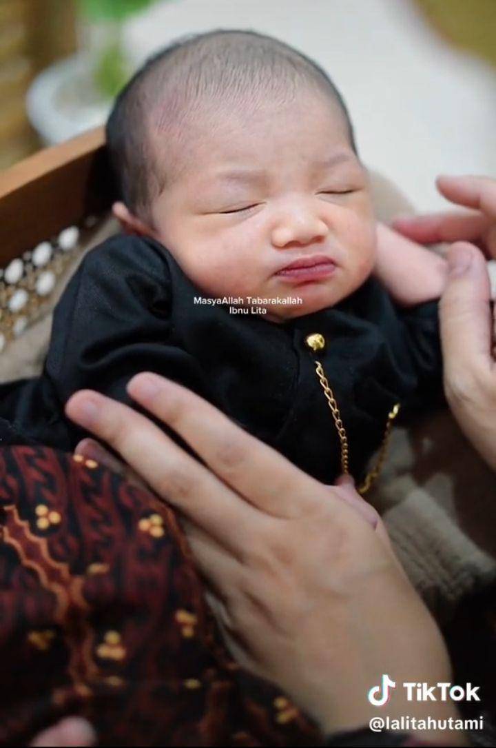 Newborn Photoshoot Alva (Instagram.com/litahutami)