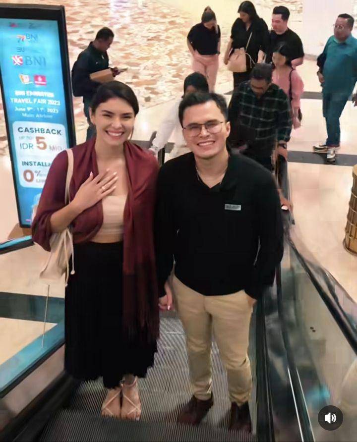 Dr Oky dan calon istri (Instagram.com/dr.okypratamaa)