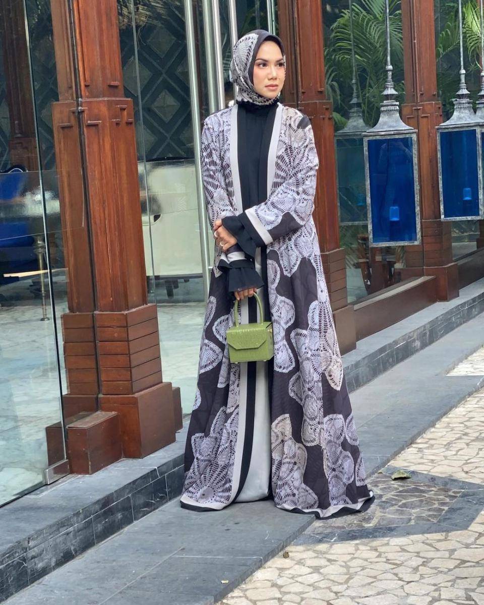 potret OOTD pattern cardigan Amelia Natadipura (instagram.com//mrs.hrtd)