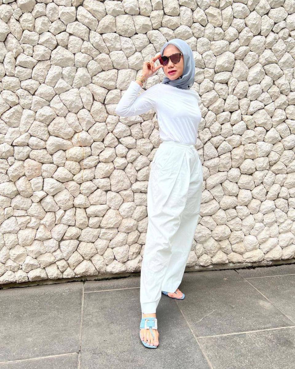potret OOTD neon kasual Amelia Natadipura (instagram.com/mrs.hrtd)