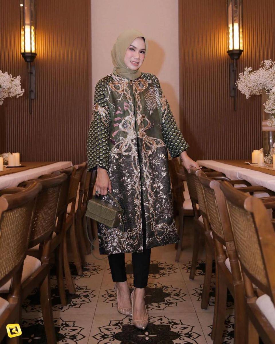 potret OOTD dinner Amelia Natadipura (instagram.com/mrs.hrtd)