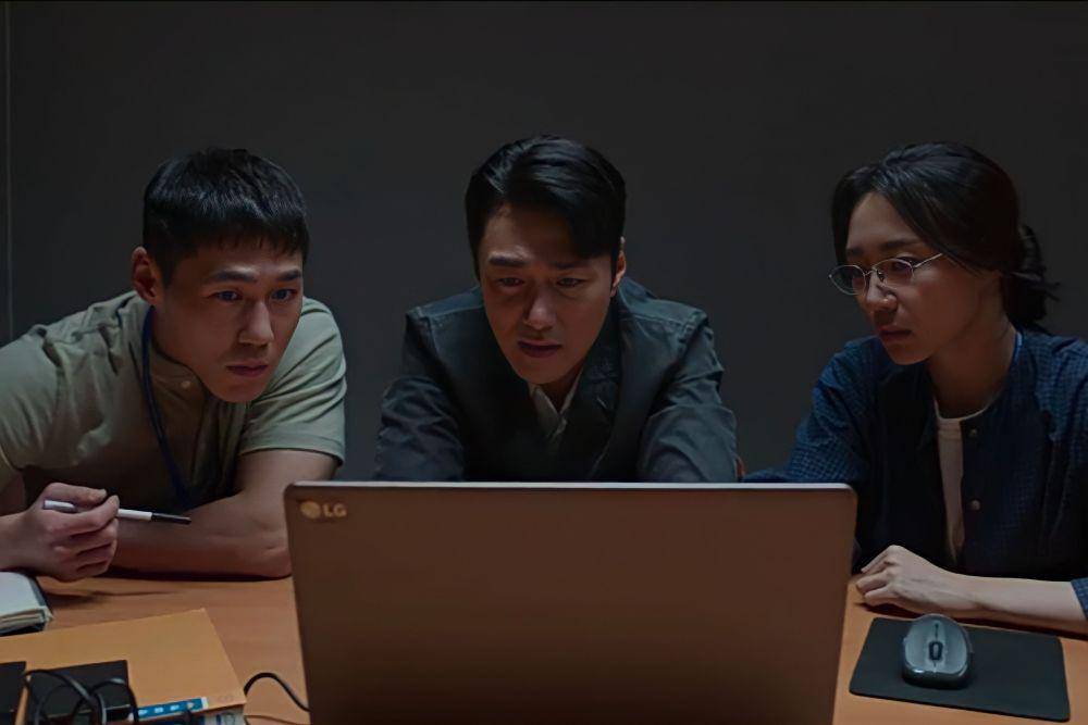 cuplikan Lee Yoon Hwan, Choi Young Joon, dan Park Ye Ni di drakor Bloodhounds (dok. Netflix/Bloodhounds)
