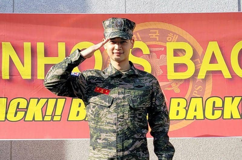 Potret Choi Minho saat menjalani wajib militer sebagai bagian dari Korps Marinir (Twitter.com/SHINee)