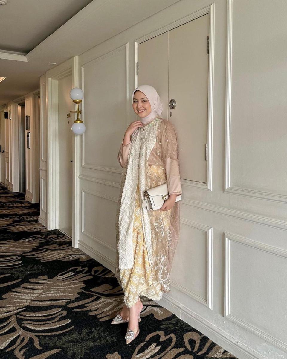 OOTD brokat soft. (instagram.com/nadineesakinah)