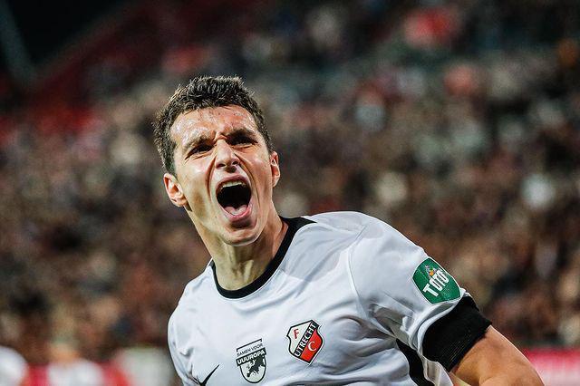 10 Potret Tasos Douvikas, Raja Gol Eredivisie 2022/2023 asal Yunani