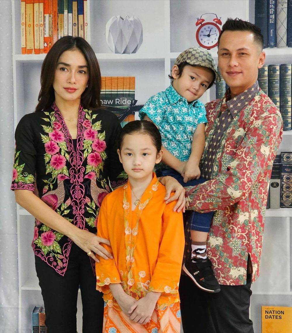 potret Ussy dan Andhika di kelulusan Amel, Elea dan Sheva (instagram.com/ussypratama)
