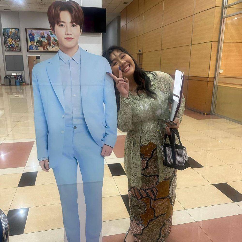 potret Ussy dan Andhika di kelulusan Amel, Elea dan Sheva (instagram.com/ussypratama)