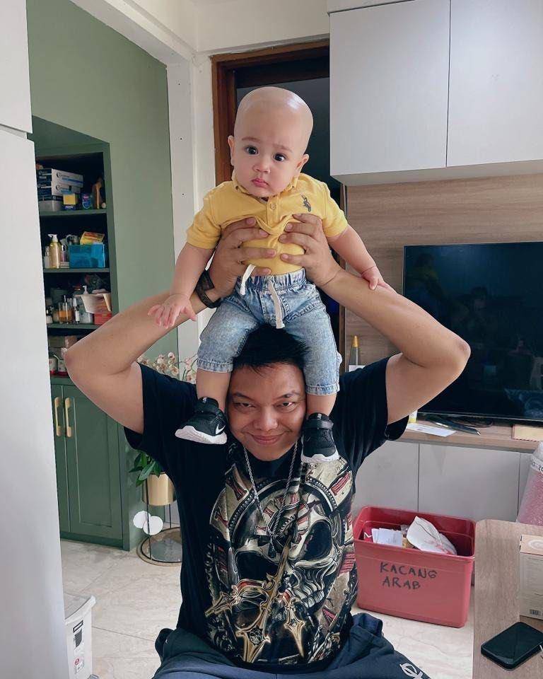 Rayyanza dan bodyguard (Instagram.com/bengbeng_ra)