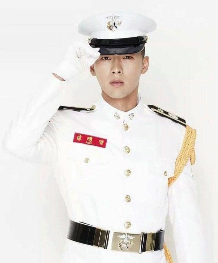 Potret Hyunbin saat menjalani wajib militer di Korps Marinir (instagram.com/hyunbinactor_)