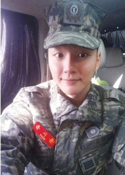 Potret Yoon Shi-Yoon saat menjalani tugas sebagai bagian dari Korps Marinir (instagram.com/yoonshiyoon_)