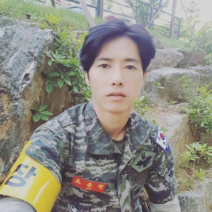 Potret Oh Jong-Hyuk saat menjalani wajib militer sebagai Korps Marinir (instagram.com/5jong9)