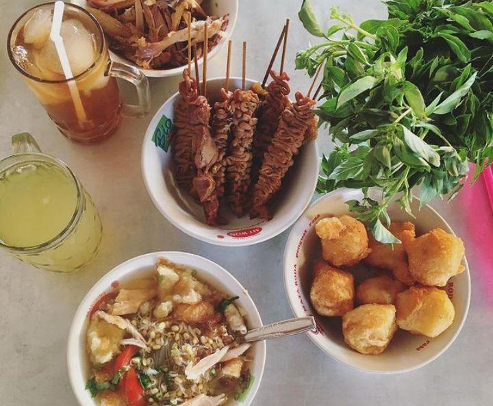 foto Soto Lentok Jogja dan topping yang menggugah selera (instagram.com/dapurtetangga)