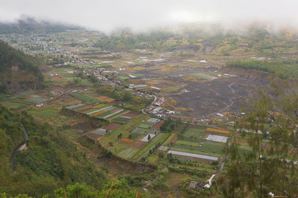 Pesona Bukit Desa Pinggan, Melihat Negeri di Atas Awan