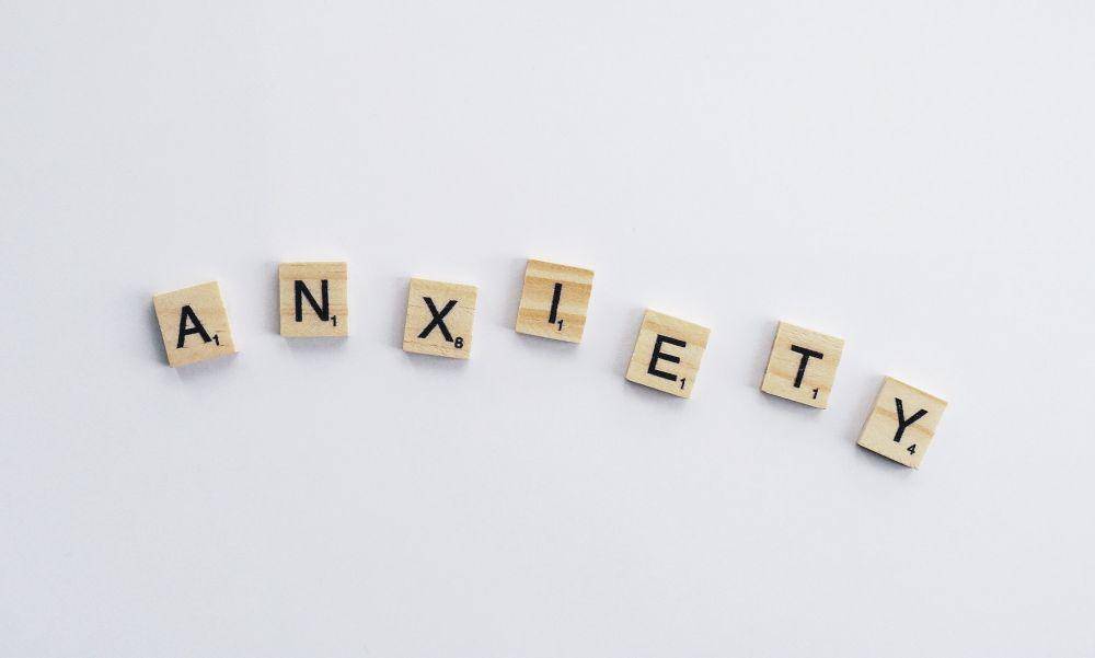 ilustrasi anxiety atau kecemasan (pexels.com/Suzy Hazelwood)