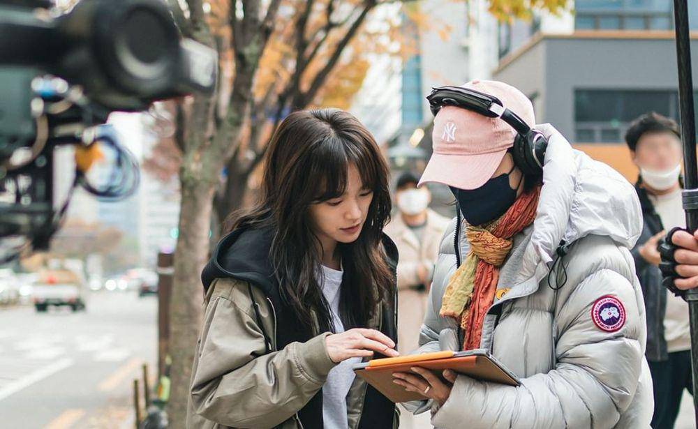 potret pemain drama Delightfully Deceitful di balik layar (instagram.com/tvn_drama)