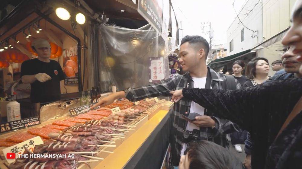 Ashanty street food di Jepang (YouTube.com/The Hermansyah A6)