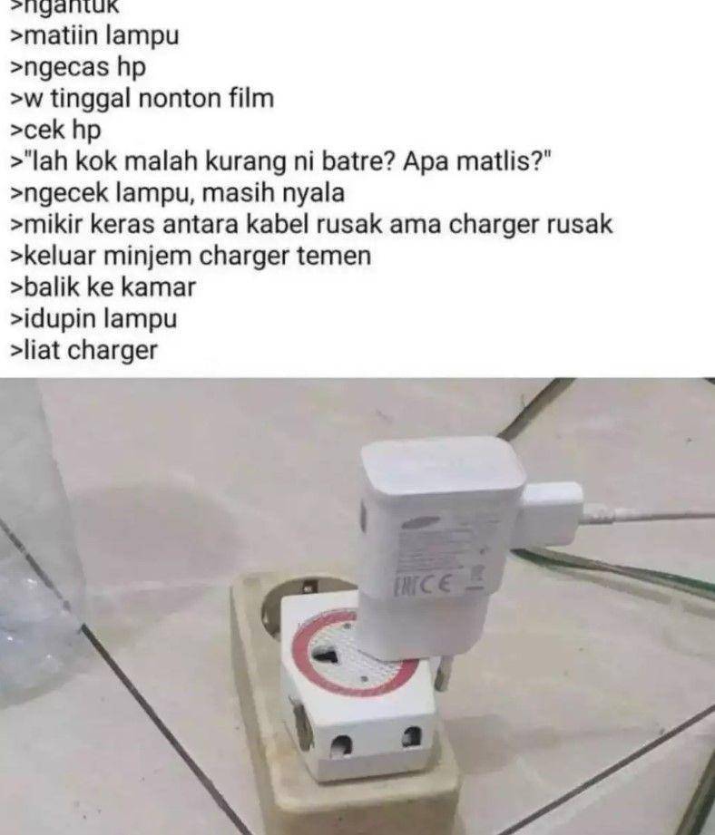 tingkah nyeleneh orang ngecas HP (1cak.com)