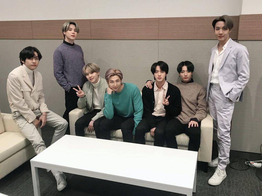 BTS (twitter.com/bts_bighit)