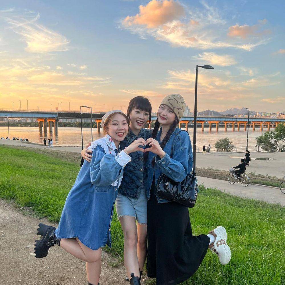girl group PiXXiE (instagram.com/pixxie_official)
