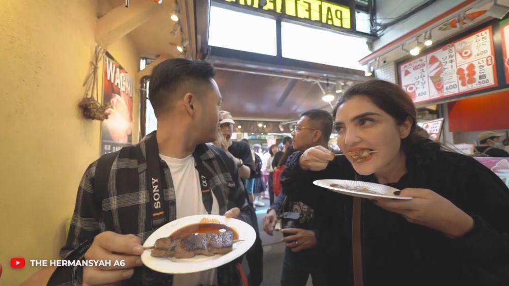 Ashanty street food di Jepang (YouTube.com/The Hermansyah A6)
