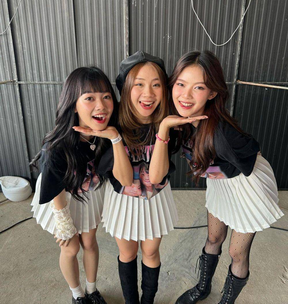 girl group PiXXiE (instagram.com/pixxie_official)