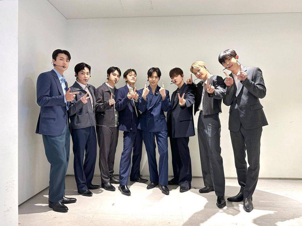 EXO (instagram.com/weareone.exo)