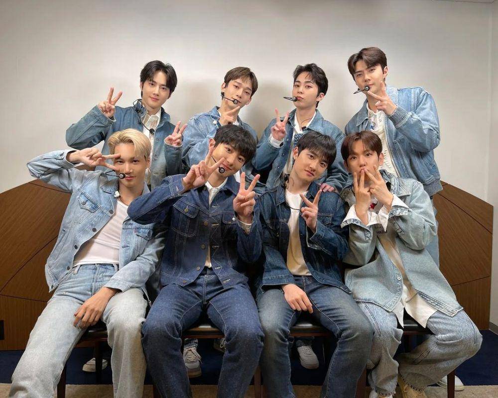 EXO (instagram.com/weoreone.exo)