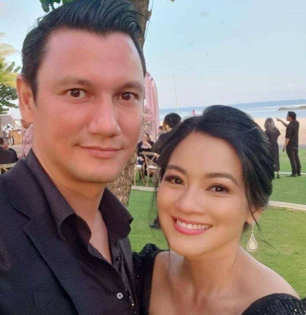 momen Titi Kamal dan Christian Sugiono di pernikahan Adinia Wirasti (instagram.com/titi_kamall)