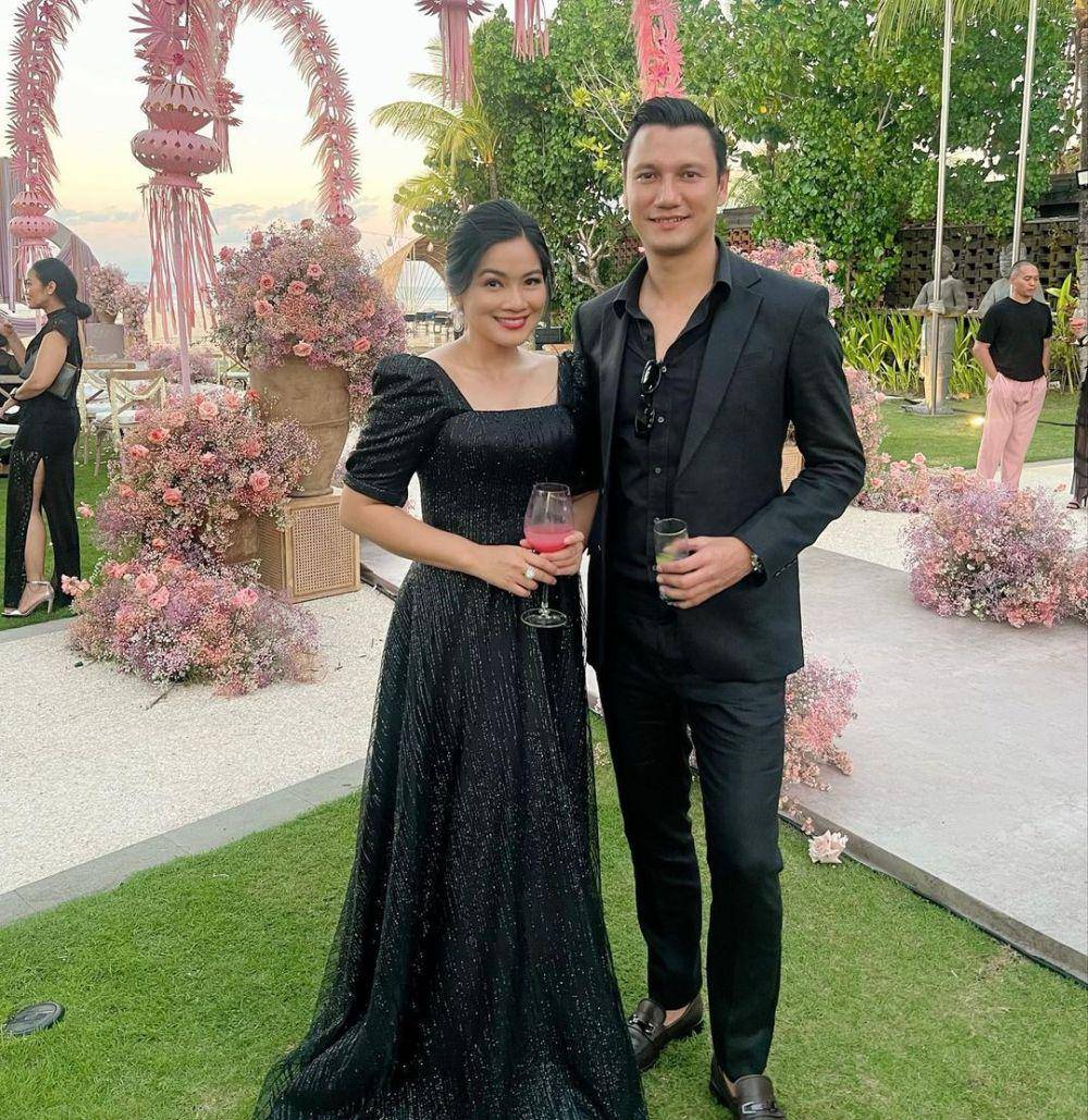 momen Titi Kamal dan Christian Sugiono di pernikahan Adinia Wirasti (instagram.com/titi_kamall)