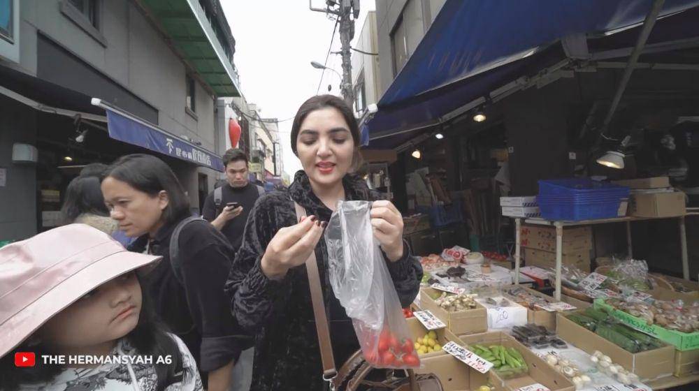 Ashanty street food di Jepang (YouTube.com/The Hermansyah A6)