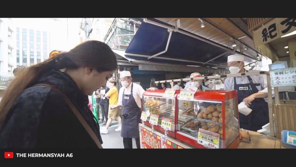 Ashanty street food di Jepang (YouTube.com/The Hermansyah A6)