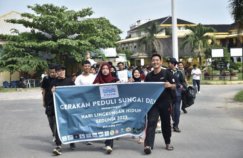 Gebers Ajak Komunitas dan Warga Kutip Sampah di Sungai Deli