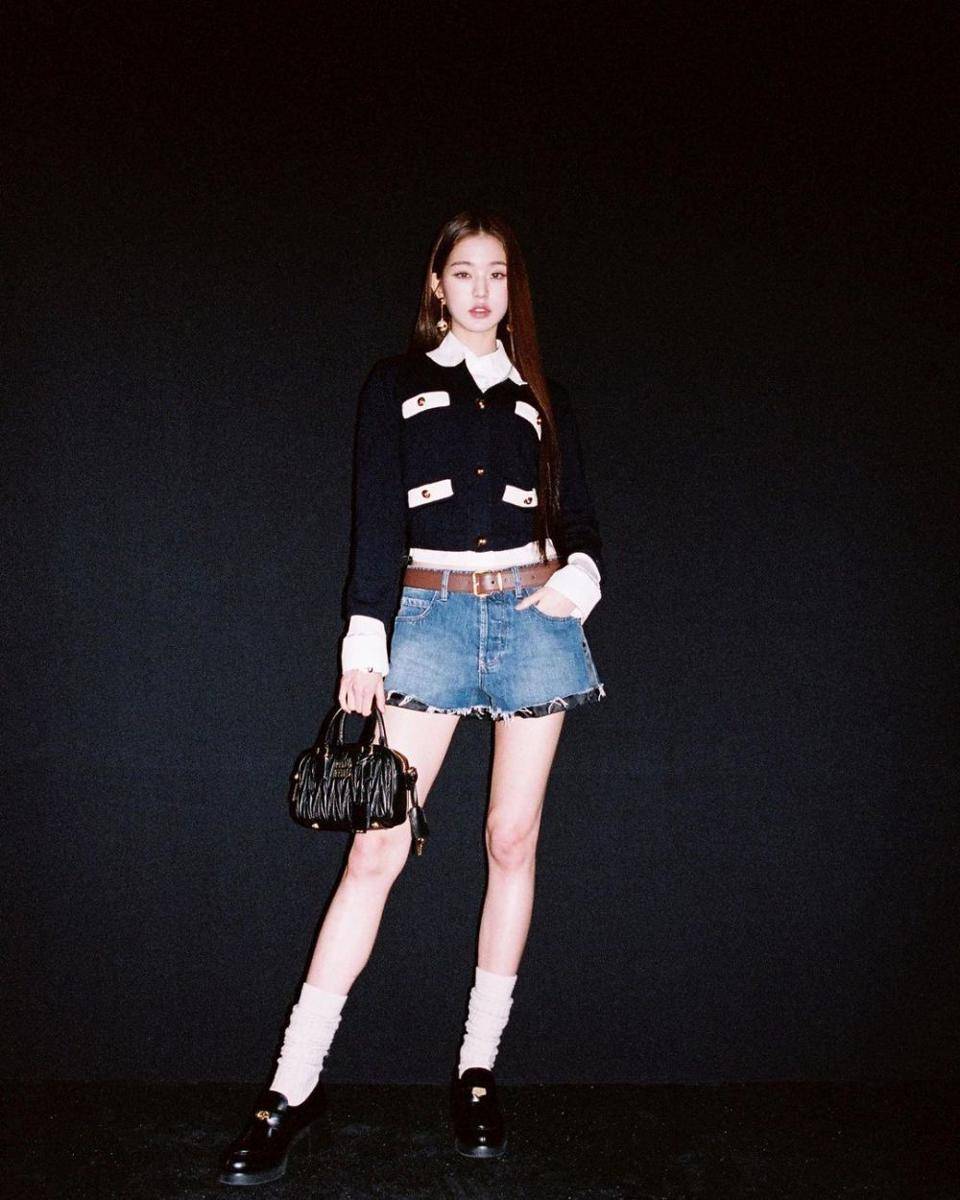 outfit Jang Wonyoung (instagram.com/for_everyoung10)