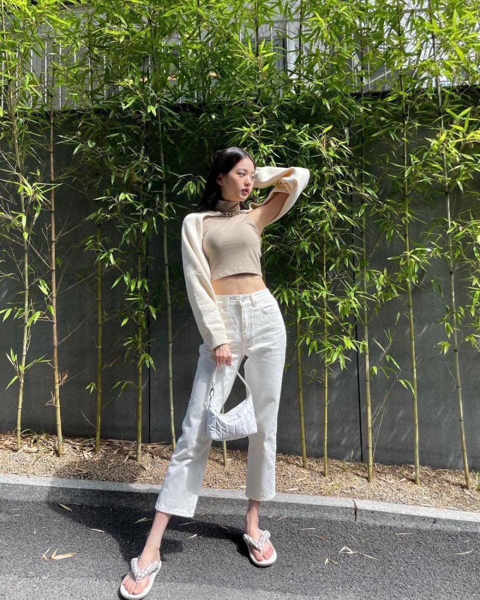 outfit Jang Wonyoung (instagram.com/for_everyoung10)