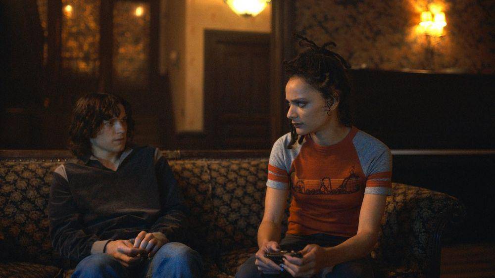cuplikan serial The Crowded Room (dok.Apple Studios/The Crowded Room)