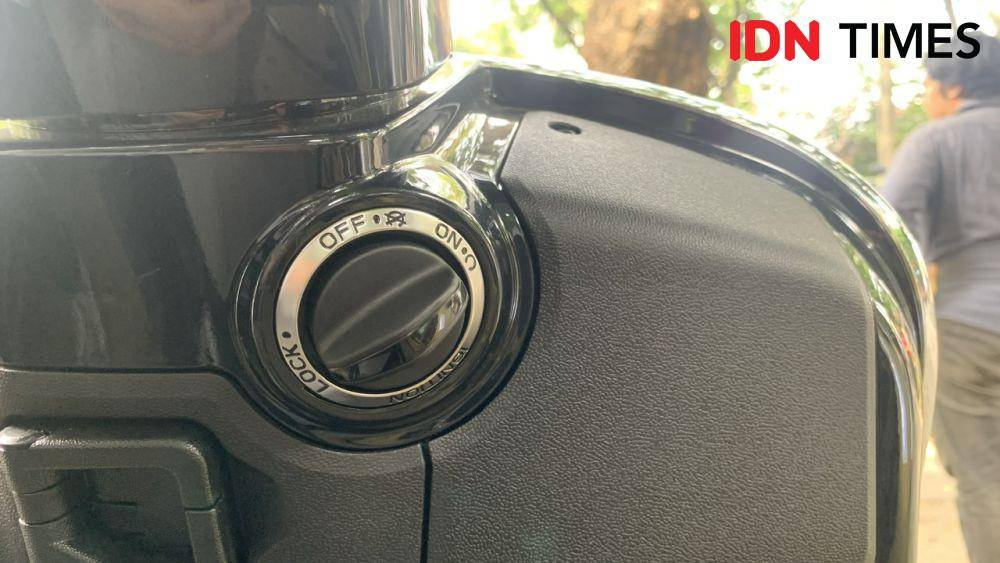 Knop kunci keyless pada Vespa GTS terbaru (IDN Times/Fadhliansyah)