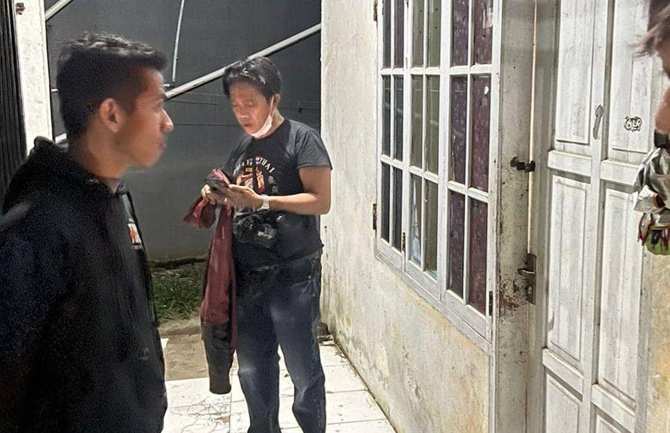 Polisi datangani kamar kos korban di Pondok Madinah, Jl Sahabat, Makassar. (Istimewa)