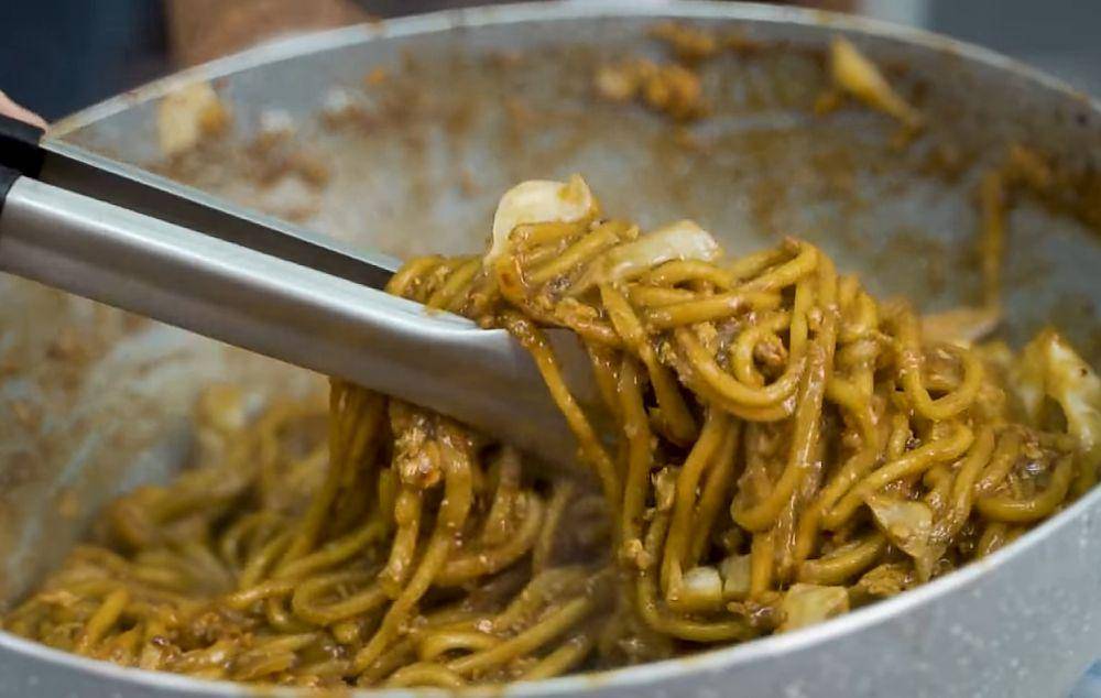 ilustrasi memasak bakmi goreng Malaysia (youtube.com/Willgoz Kitchen)