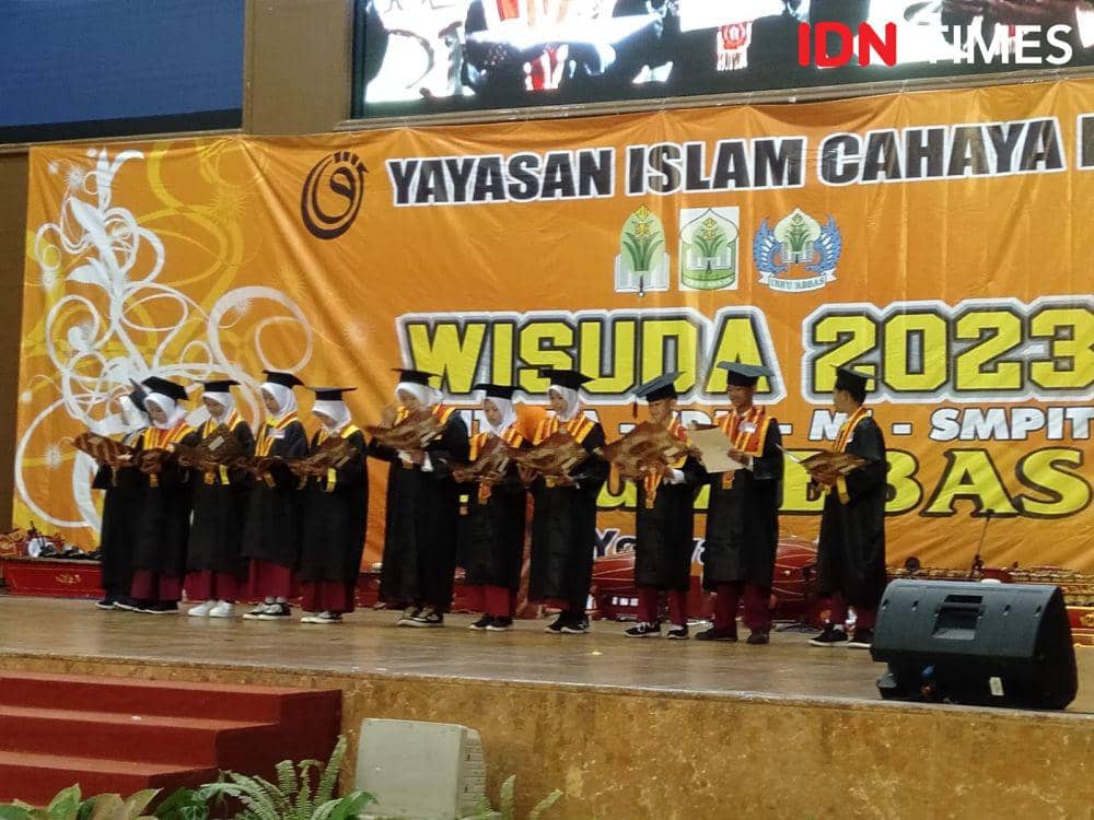 Wisuda SMIT Ibnu Abbas.(IDN Times/Daruwaskita)